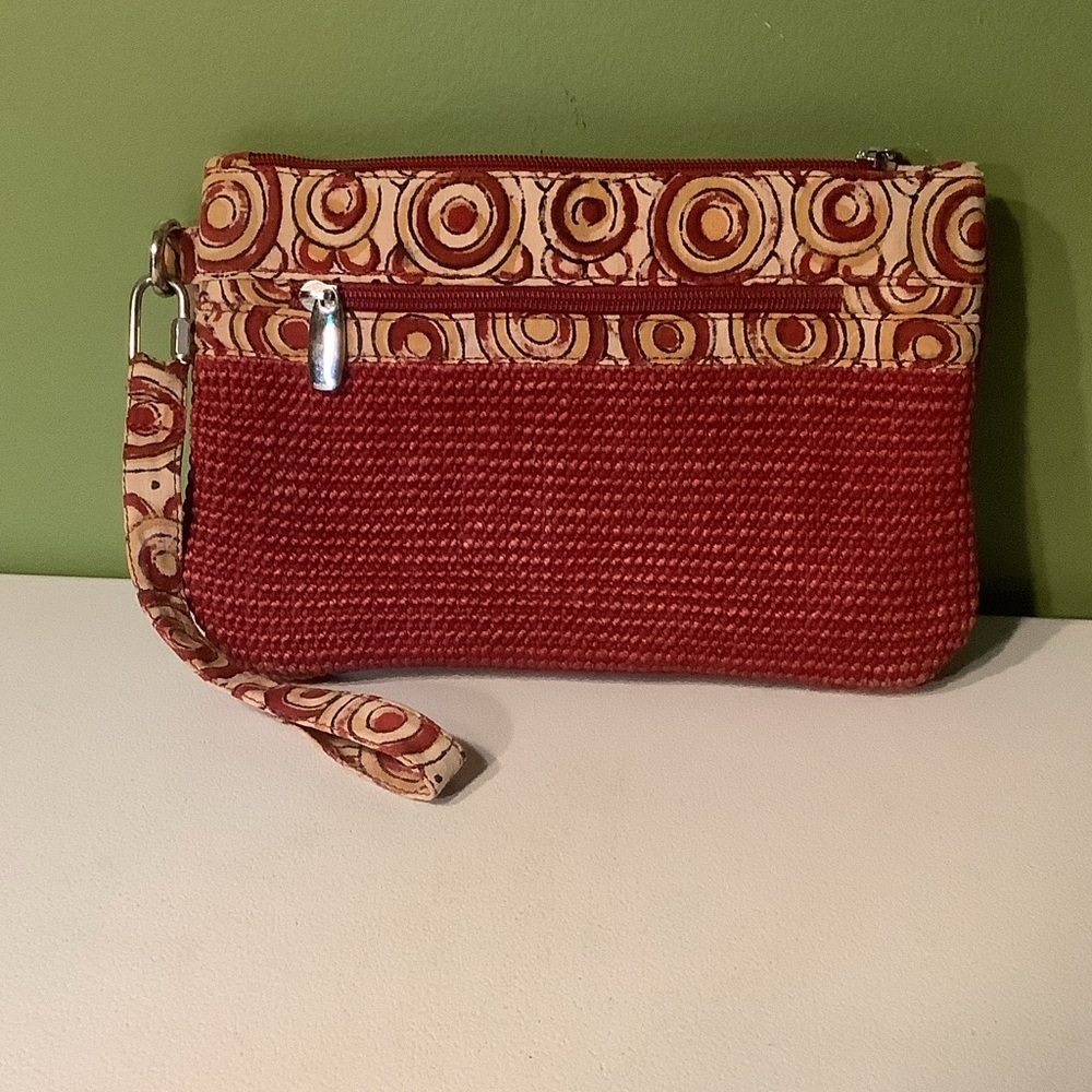 Green Jute red & gold wristlet, EUC